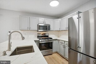 6146 Kendra Way in Centreville, VA - Building Photo