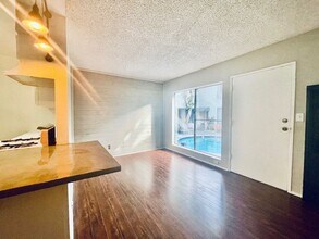941 N San Vicente Blvd in West Hollywood, CA - Building Photo - Building Photo
