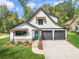 17 Ashe Park Cir in Asheville, NC - Building Photo