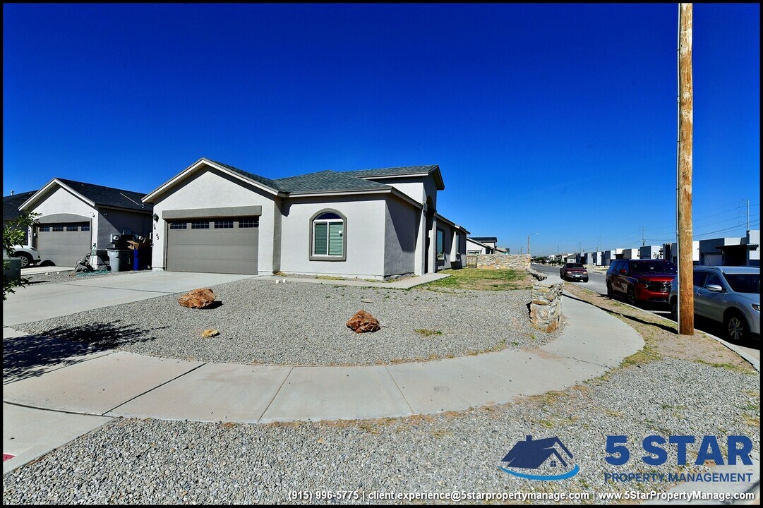 14945 Tierra Escape Ave in El Paso, TX - Building Photo