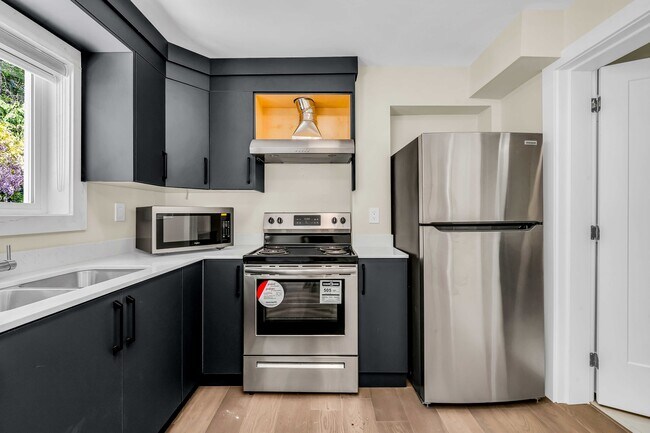 1507 Kilmer Pl in North Vancouver, BC - Building Photo - Building Photo