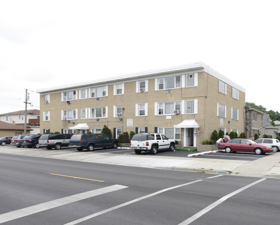 1910-1912 W Division St in Melrose Park, IL - Building Photo