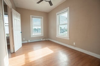 1918 W Washington St, Unit 12 in Indianapolis, IN - Building Photo - Building Photo