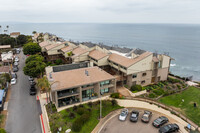 Sandpiper Point in Encinitas, CA - Foto de edificio - Building Photo