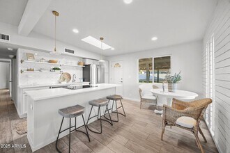 7802 E Kimsey Ln in Scottsdale, AZ - Building Photo - Building Photo