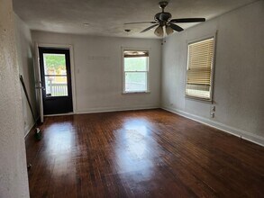 724 Wheless Ave in Kerrville, TX - Building Photo - Building Photo