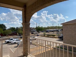 3008 E Stewart St-Unit -5 in Laredo, TX - Building Photo - Building Photo