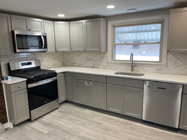 28 Leversee Ave, Unit #2 in Cohoes, NY - Foto de edificio - Building Photo