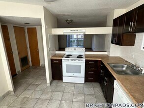 140 N Beacon St, Unit A2 in Boston, MA - Building Photo - Building Photo