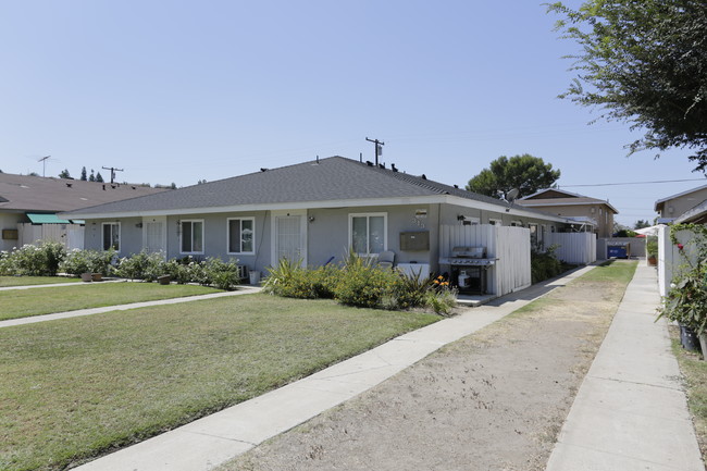 313 N Tustin Ave in Anaheim, CA - Foto de edificio - Building Photo