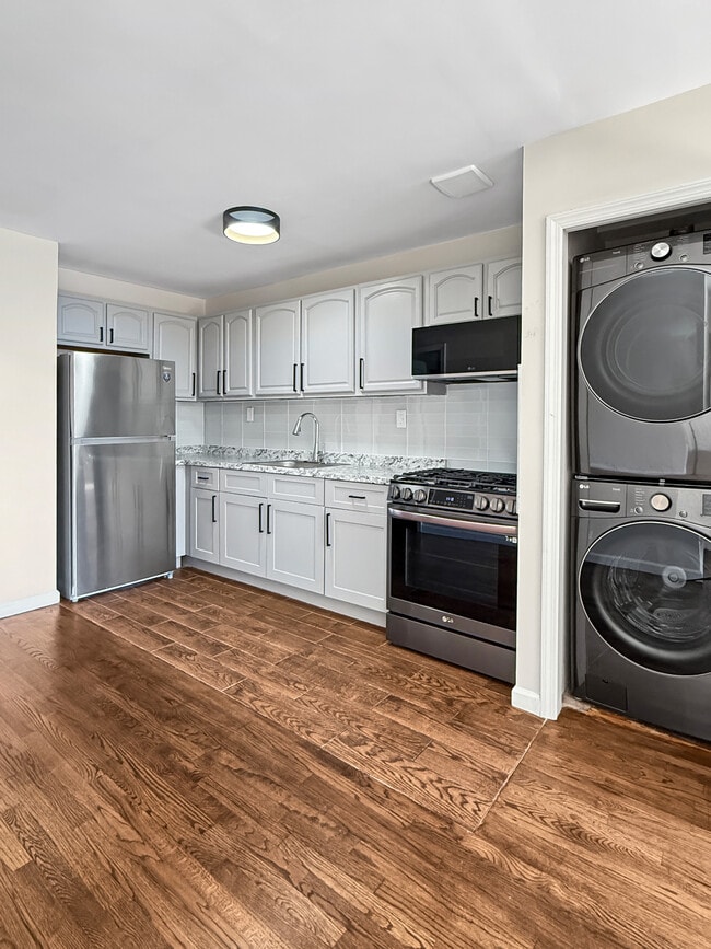 495 Maple St, Unit 2