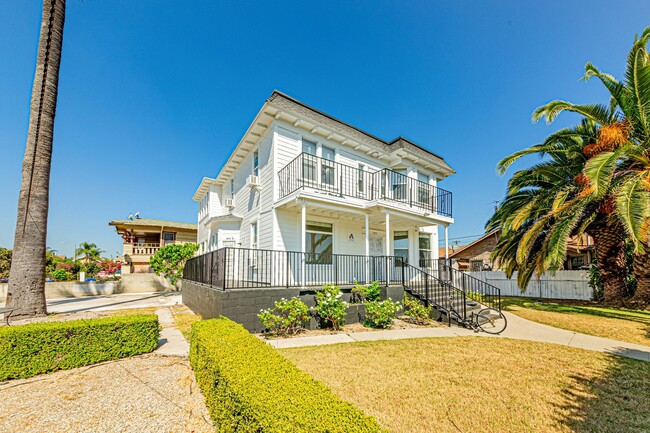 2943 Walton Ave