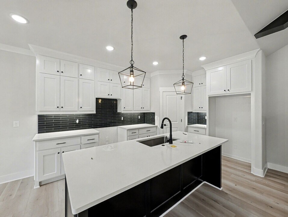 18 Hillswick Dr in Bella Vista, AR - Building Photo