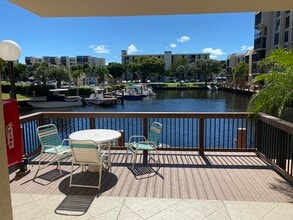 21 Royal Palm Way in Boca Raton, FL - Building Photo - Building Photo
