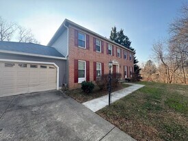 8310 Chestnut Farm Ln in Ellicott City, MD - Building Photo