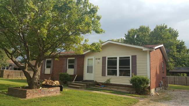 6102 Mayna Dr in Louisville, KY - Building Photo - Building Photo