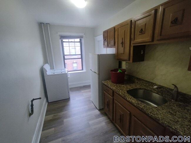 349 Pleasant St