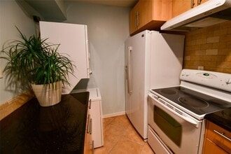 1601 S Shepherd Dr, Unit 141 in Houston, TX - Building Photo - Building Photo