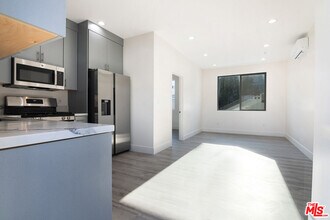 1327 23rd St, Unit B2 in Santa Monica, CA - Building Photo - Building Photo