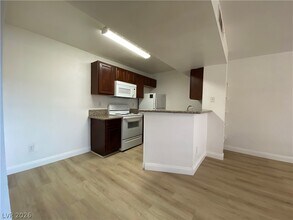 5174 S Jones Blvd in Las Vegas, NV - Building Photo - Building Photo