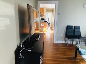 53 Germain Ave, Unit 2R in Quincy, MA - Foto de edificio - Building Photo