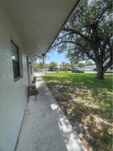1639 Barbarie Ln in West Palm Beach, FL - Building Photo - Building Photo