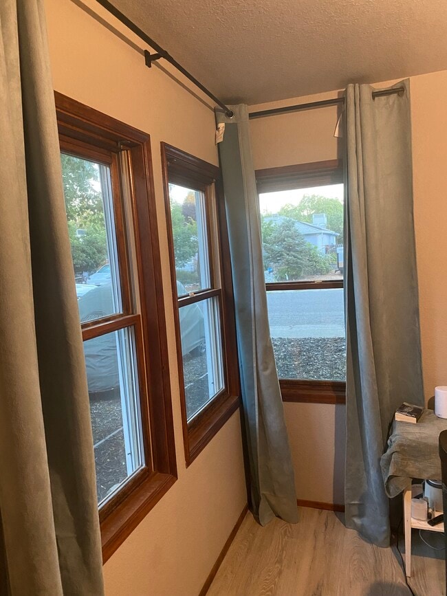 415 10th St, Unit Cottage-like Studio in Davis, CA - Foto de edificio - Building Photo