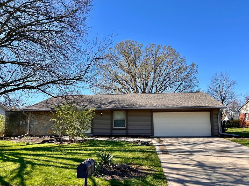6827 Azalea Dr in Indianapolis, IN - Building Photo