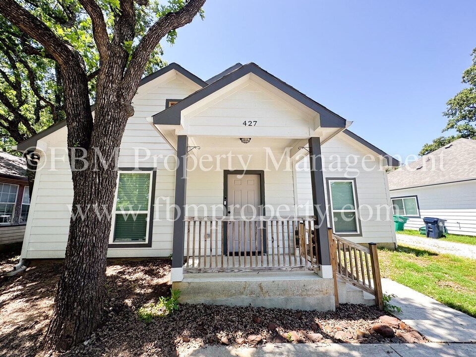 427 Jannie St in Denton, TX - Building Photo