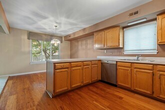 135 Hampton Ave in Westmont, IL - Building Photo - Building Photo