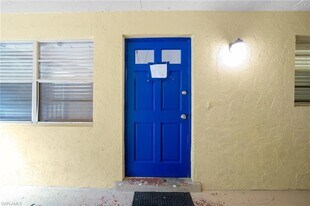 4290 Gulfstream Dr, Unit 3 in Naples, FL - Building Photo