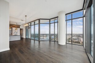 9757 Katy Fwy in Houston, TX - Building Photo