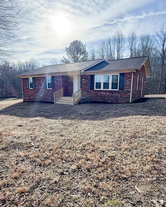 6085 Dewey Carr Rd in Bethpage, TN - Building Photo