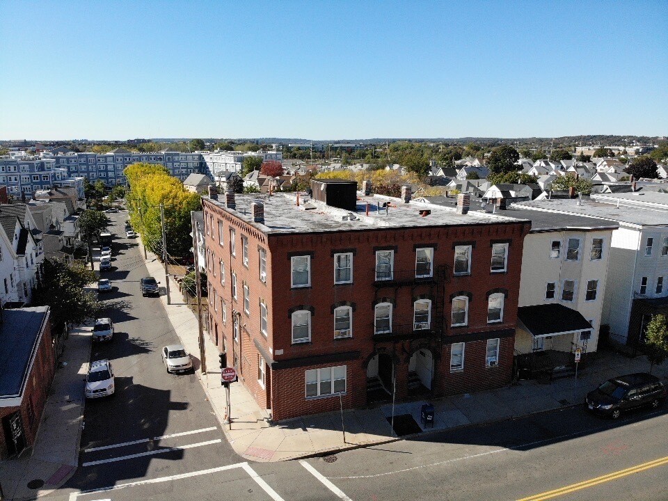 242 Main St in Everett, MA - Building Photo