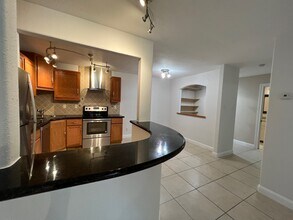 5550 N Braeswood Blvd in Houston, TX - Foto de edificio - Building Photo