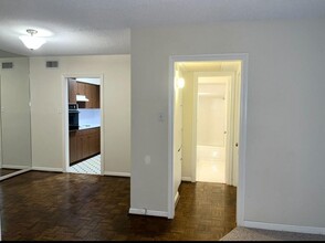 2701 Bellefontaine in Houston, TX - Building Photo - Building Photo