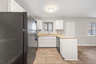 Mallard Creek Apartments in Statesville, NC - Building Photo