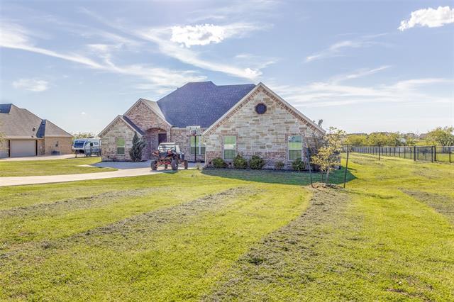 255 Columbia Ct in Springtown, TX - Building Photo