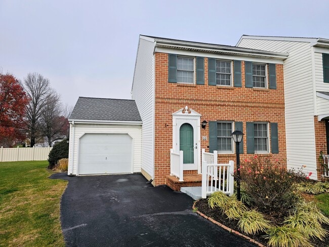 88 Robinhill Dr in Lititz, PA - Building Photo - Building Photo