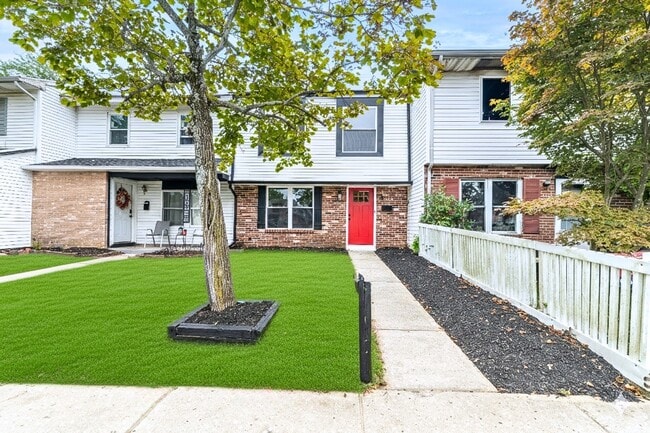 property at 4 Magnolia Ct