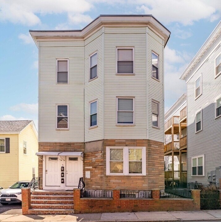 5 Fountain Ave in Somerville, MA - Building Photo