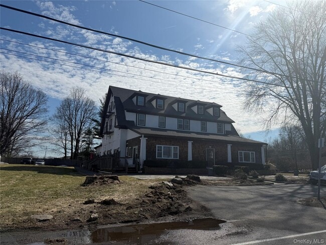 185 E Lake Blvd in Mahopac, NY - Building Photo - Building Photo