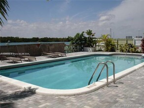 7928 West Dr, Unit 410 in North Bay Village, FL - Foto de edificio - Building Photo