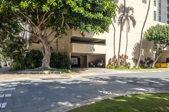 The Four Paddles in Honolulu, HI - Foto de edificio - Building Photo