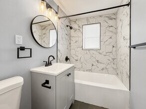 30 Henderson Dr, Unit 5 in East Hartford, CT - Building Photo - Building Photo