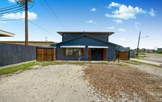 5622 W Montgomery Rd in Houston, TX - Building Photo