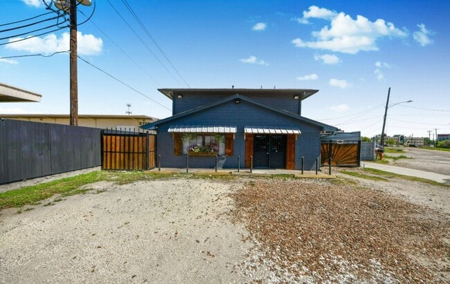 5622 W Montgomery Rd