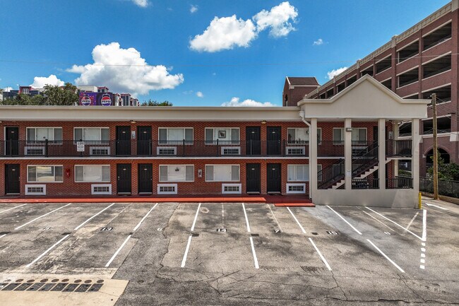 Stadium View Condominiums in Tallahassee, FL - Foto de edificio - Building Photo
