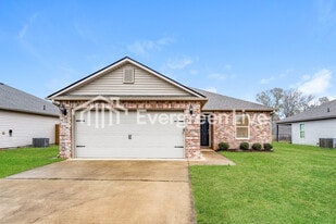 16366 Creek Dr in Moundville, AL - Building Photo