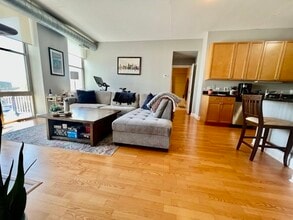 1001 W Madison St, Unit 504 in Chicago, IL - Building Photo - Building Photo